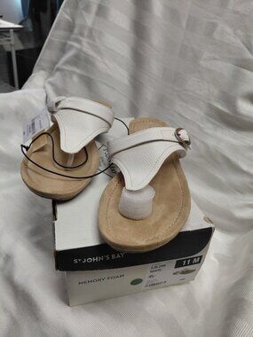 NWT St. John's Bay Memory Foam Arden Cream Women's Thong Sandals Size 11
